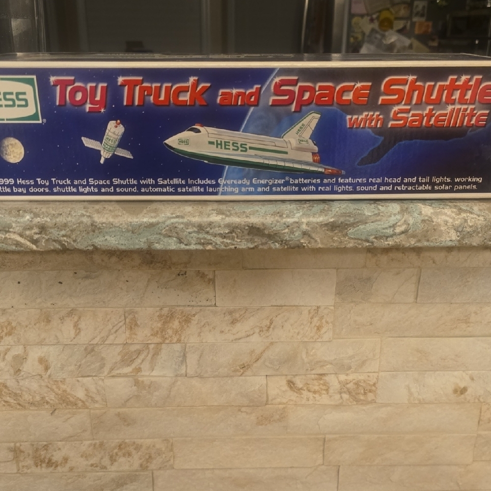 HESS Truck and Space Shuttle with Satellite - Green and White. NWOT